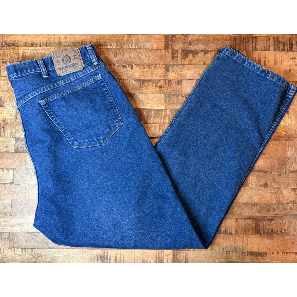 Wrangler Mens Authentic Jeans 40x32 Medium Wash Blue Straight Leg 85900DW